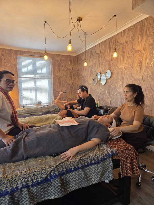 Facial therapy training session